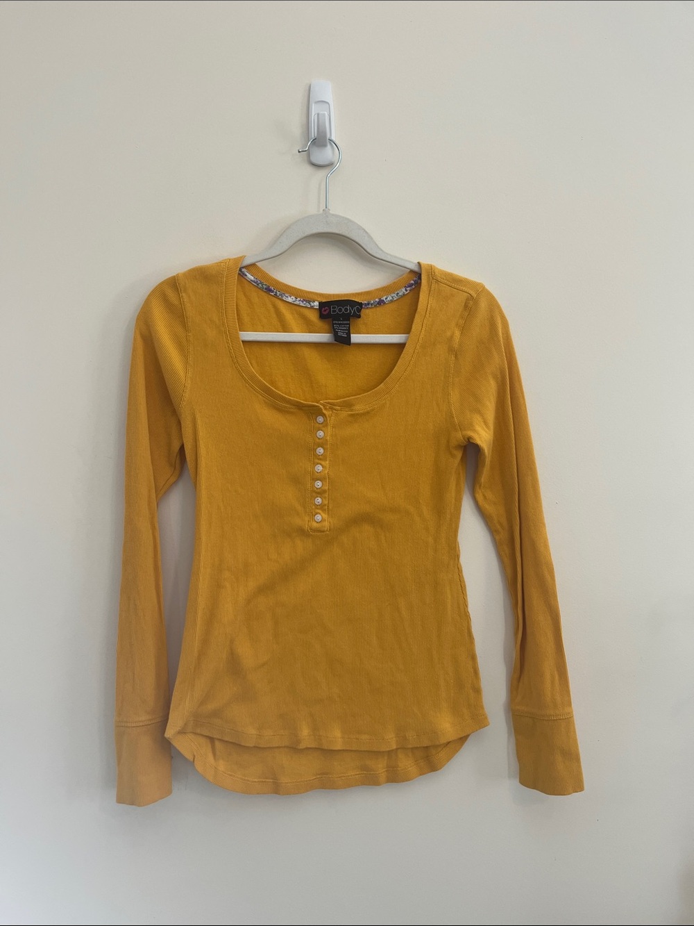 BodyC Yellow Henley Shirt Top 2010s Twilight Vampire Diaries Gold Ribbed S Norm